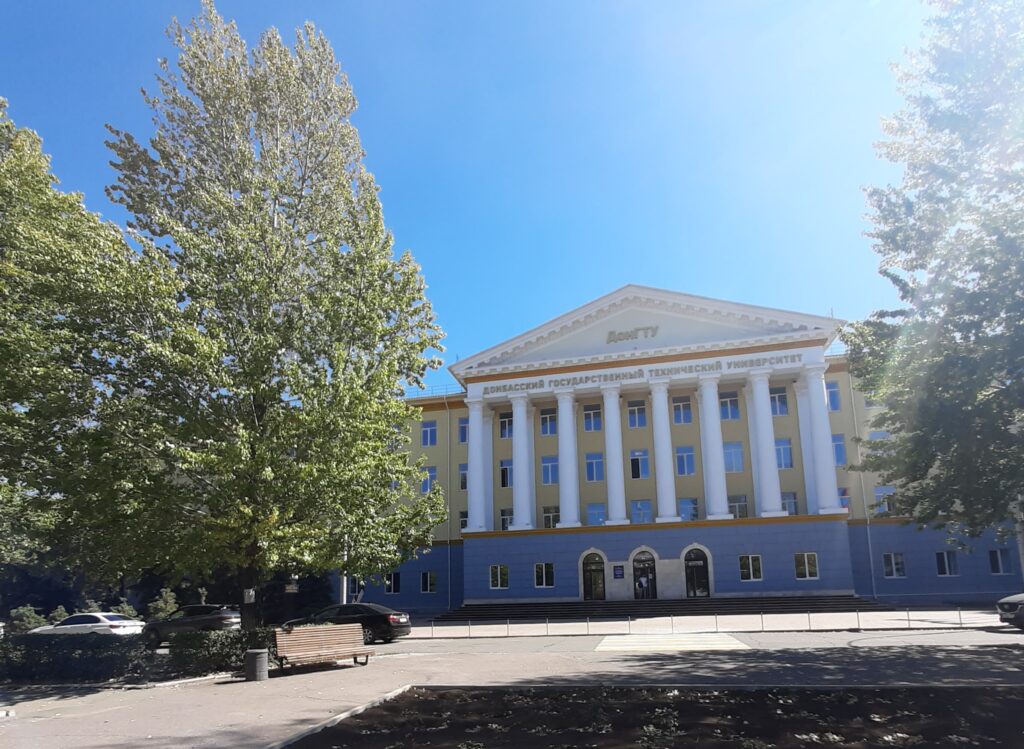 №887 Продаётся 2 комн. кв-ра-“Сталинка”, пр-т Ленина, р-н ДонГТУ
