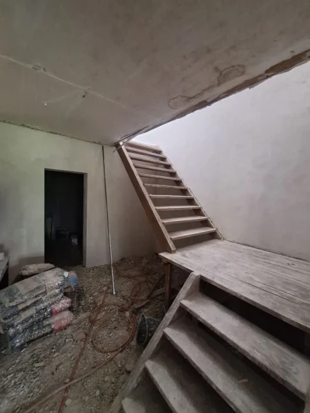 Фото Продаётся 2-х этажный дом в городе Стаханов, ул. Фурманова.