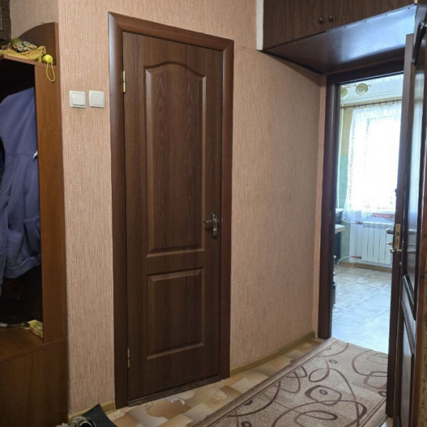 Продам 2-х комнатную квартиру на кв. Ватутина