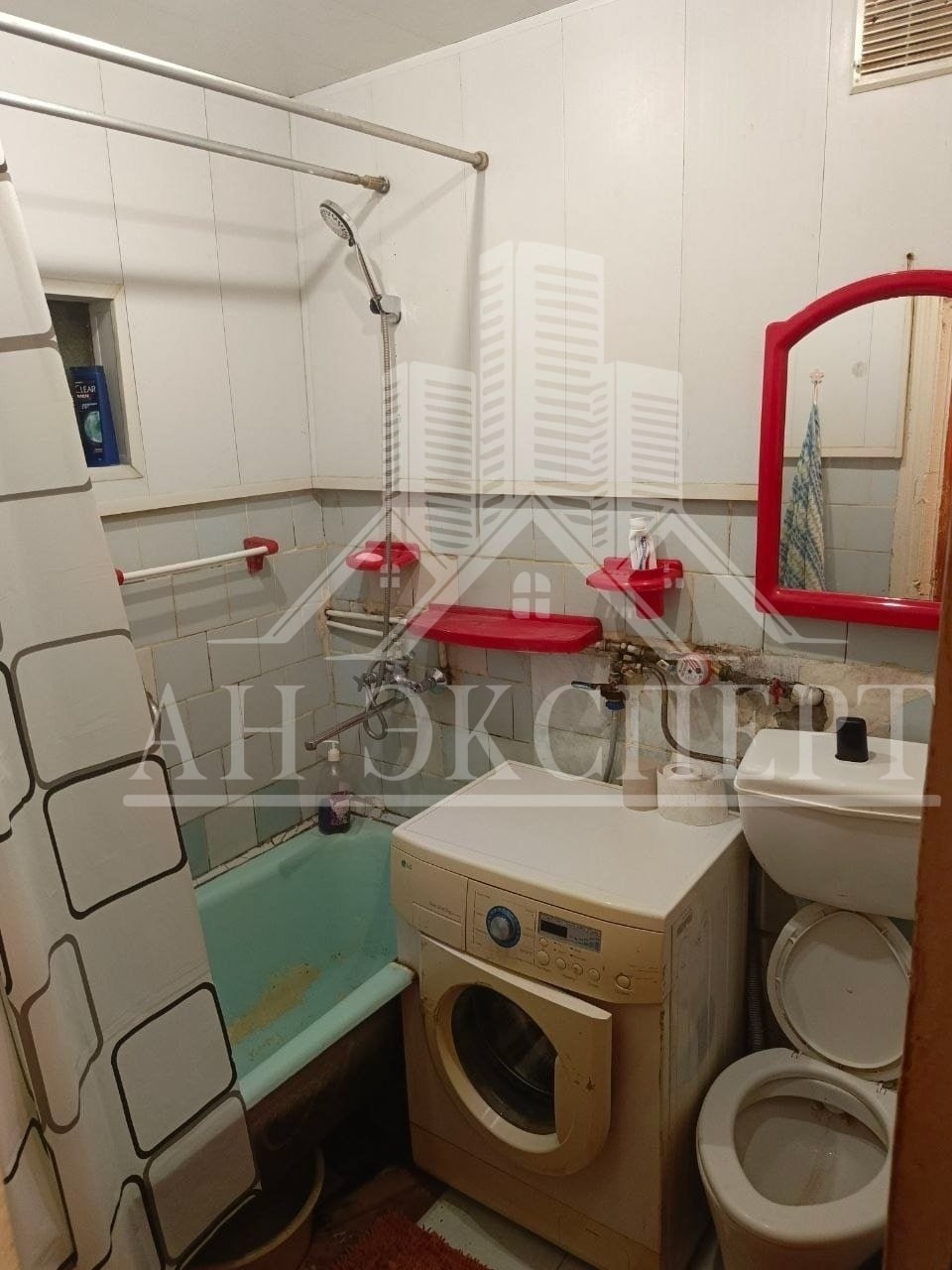 Фото Сдам посуточно 3-х комнатную квартиру (г. Стаханов, ул. Космическая, 3)