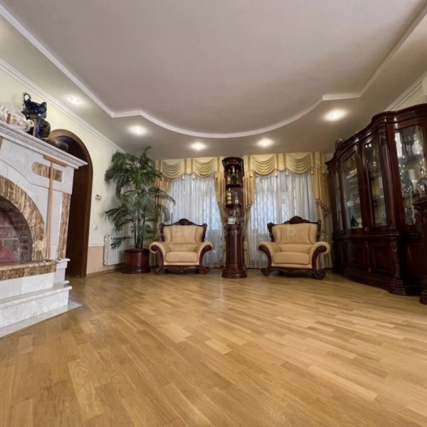 Фото Продам дом 740 м2 класса ""President"" в центре города Луганск