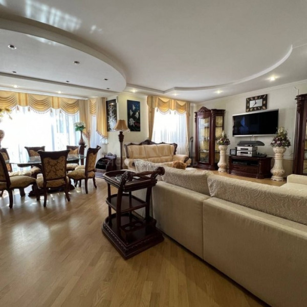 Фото Продам дом 740 м2 класса ""President"" в центре города Луганск