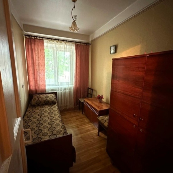 Фото № 5905 Продам 3х комн. квартиру в р-не маг. "Мега лапоть"