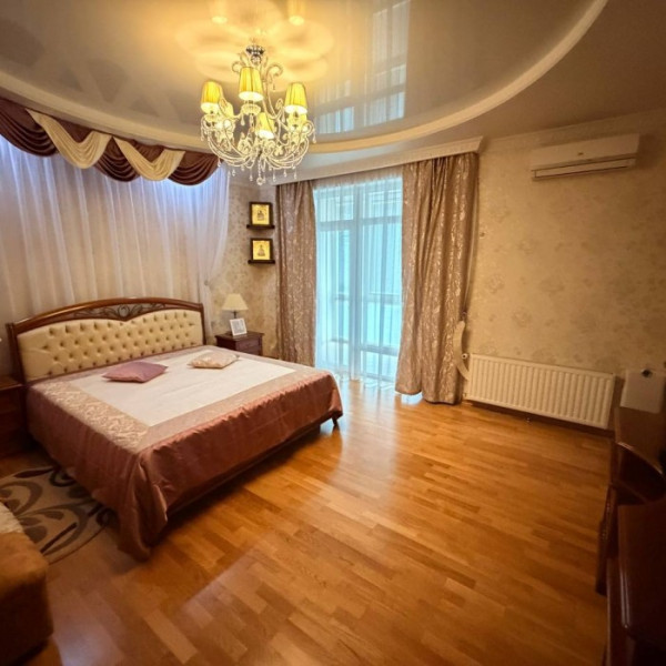 Фото Продам 3- х этажный Таунхаус в г. Луганск, ул. Оборонная (р- н ВВАУШ)
