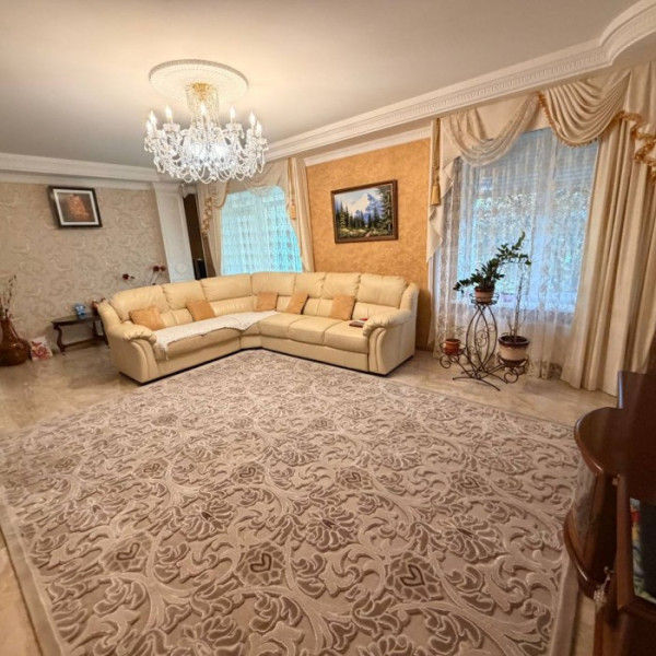 Фото Продам 3- х этажный Таунхаус в г. Луганск, ул. Оборонная (р- н ВВАУШ)