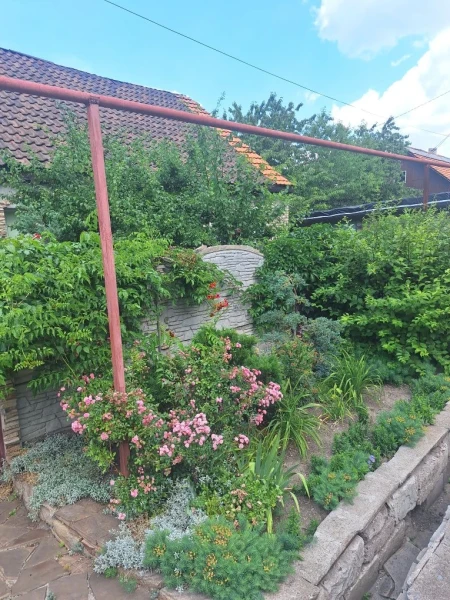 Фото Продаётся 2-этажный дом в городе Брянка, ул. Сибирская.