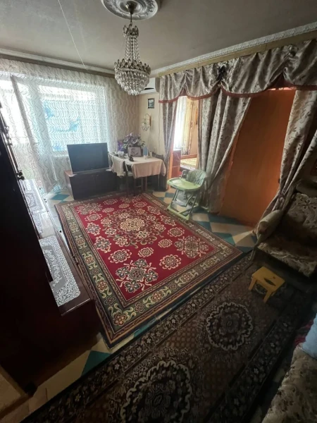 Фото Продаётся 4-комнатная квартира в городе Стаханов, пр. 50 лет Октября, д. 8.