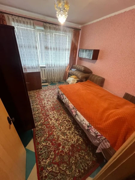 Фото Продаётся 4-комнатная квартира в городе Стаханов, пр. 50 лет Октября, д. 8.