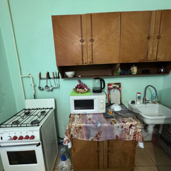 Фото Продам 2 х комнатную квартиру (Мед.городок)квартал 50 лет обороны Луганска 6/9 этаж напротив мед. универа