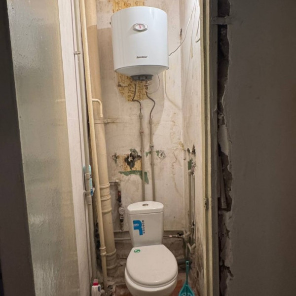 Фото Продам 2 х комнатную квартиру (Мед.городок)квартал 50 лет обороны Луганска 6/9 этаж напротив мед. универа