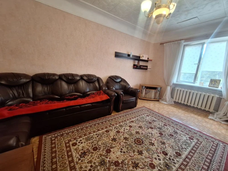 Продаётся 2-комнатная квартира в городе Стаханов, пр. Ленина, д. 11.