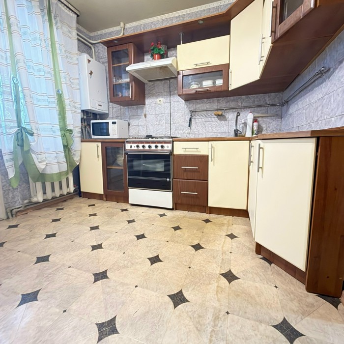 Продам 3х комн. квартиру в р-не маг. "Матрешка"