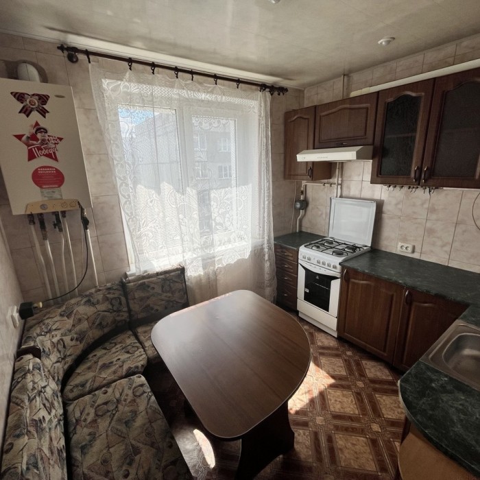Продам 2- к. квартиру (улучшенку), г. Луганск, кв. Волкова (р- н ЛЦСИ)