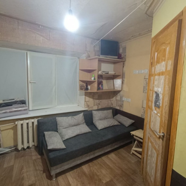 Продам полугостинку в Луганске на кв. кв. Молодёжный, 2/5 эт