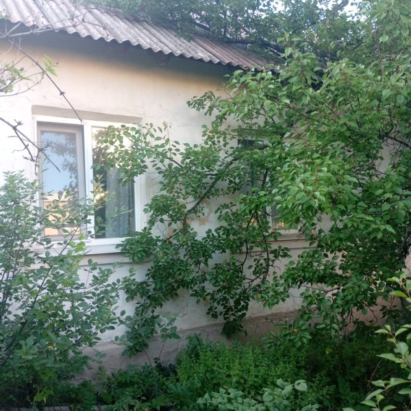 Дом, в г.Лутугино, (район водохранилища)