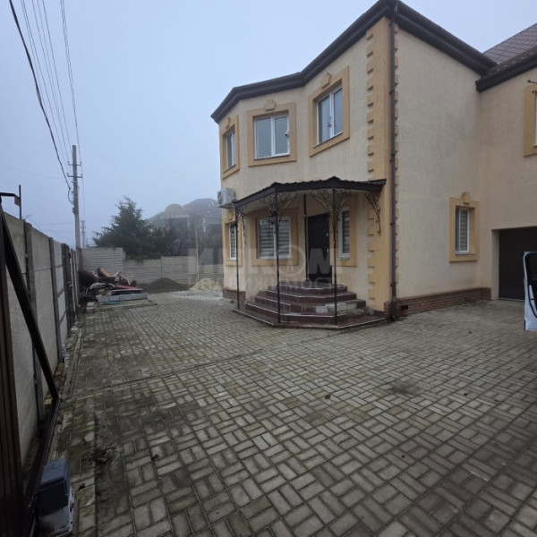 Продам дом 240 м2 в городе Луганск пос Видный