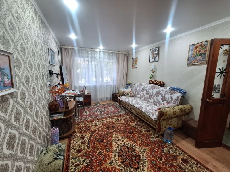 Фото Продаётся 3-комнатная квартира в городе Стаханов, пр. Ленина, д. 62