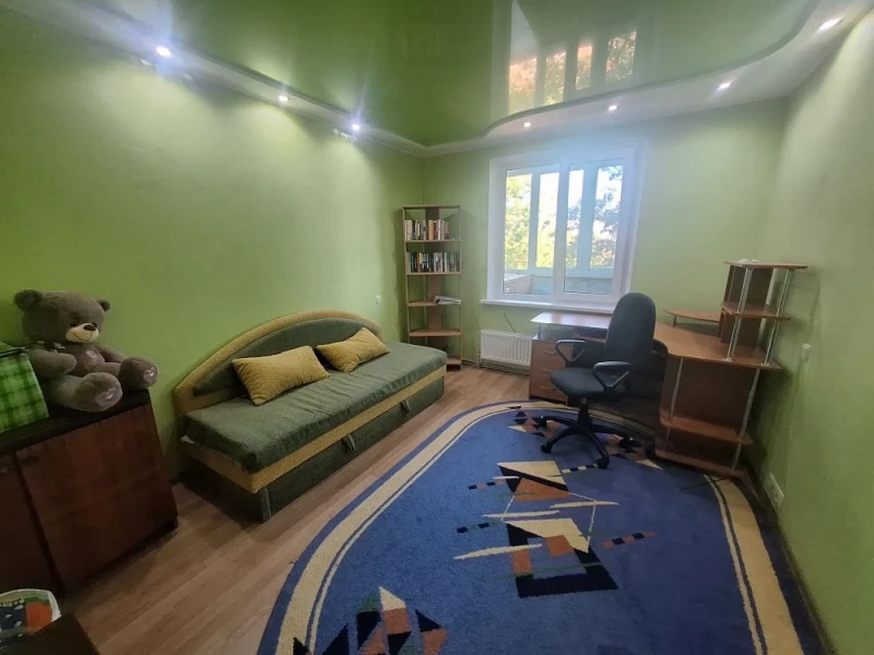 Продаётся 2-комнатная квартира в городе Брянка, площадь Ленина, д. 6.