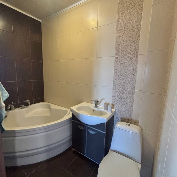 Фото ЦЕНА СНИЖЕНА! ! Продам 2-комн. кВ. 50 лет Октября, р-н Стоматологии