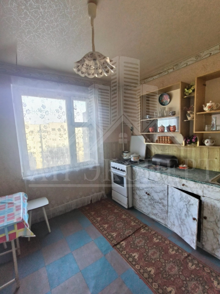 СДАМ 1-КОМНАТНУЮ КВАРТИРУ НА ДЛИТЕЛЬНЫЙ СРОК (Стаханов, ул. Курченко, д. 3)