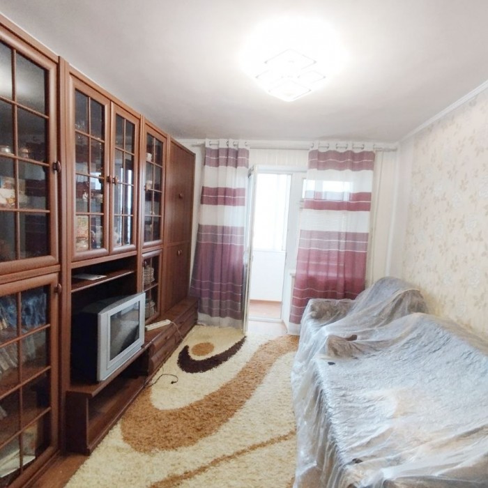 Продам 2- х комнатную квартиру на кв. Героев Сталинграда.