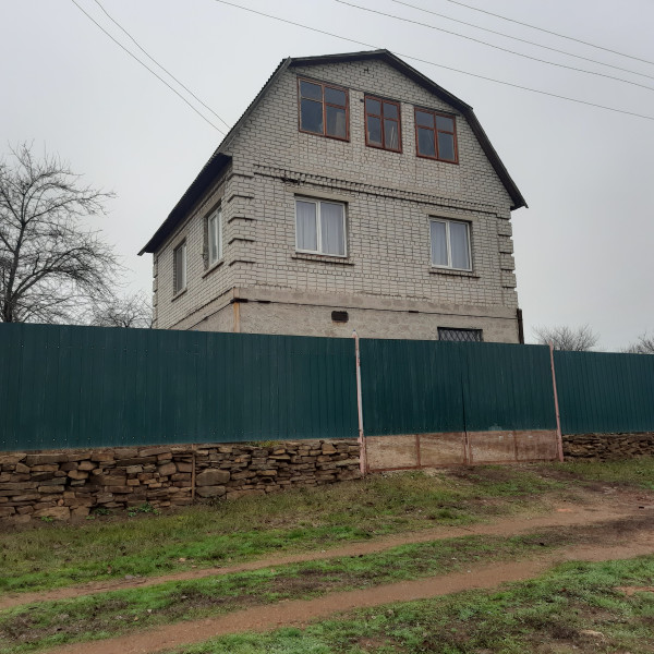№957 Продаётся 2-х этажный ДОМ, с.Малоконстантиновка, Перевальский р-н