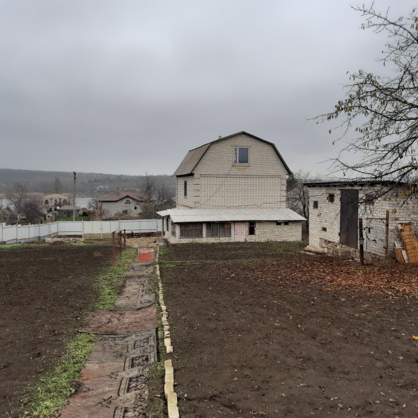 Фото №957 Продаётся 2-х этажный ДОМ, с.Малоконстантиновка, Перевальский р-н