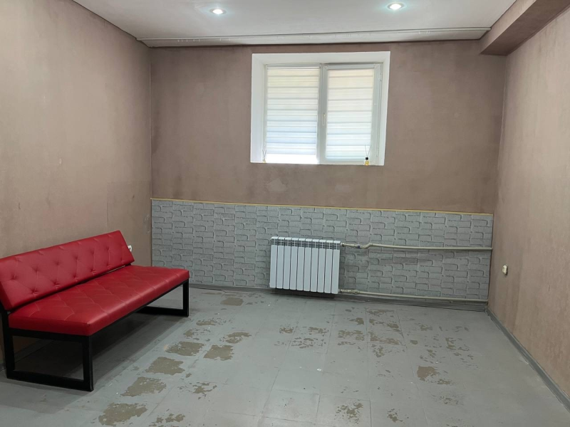 ПРОДАЕТСЯ /СДАЁТСЯ КОММЕРЧЕСКОЕ ПОМЕЩЕНИЕ (г. Алчевск, район магазина “Киевский”)