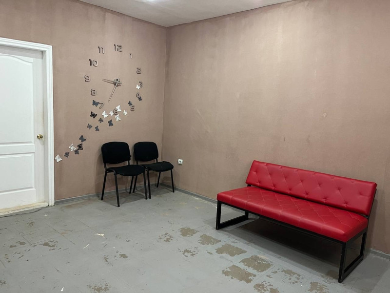 Фото ПРОДАЕТСЯ /СДАЁТСЯ КОММЕРЧЕСКОЕ ПОМЕЩЕНИЕ (г. Алчевск, район магазина “Киевский”)