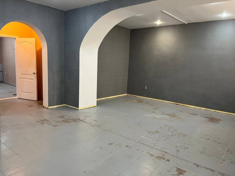 Фото ПРОДАЕТСЯ /СДАЁТСЯ КОММЕРЧЕСКОЕ ПОМЕЩЕНИЕ (г. Алчевск, район магазина “Киевский”)