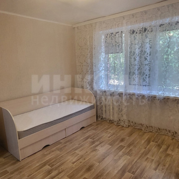 Продам полугостинку на кВ. Солнечный