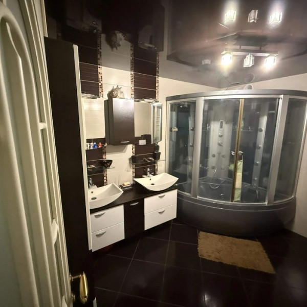 Фото Продам 2-х этажный дом в городе Луганск улица Ульяны Громовой