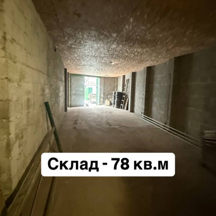 Фото Сдам Базу в долгосрочную Аренду Удобное месторасположение: База находится в центре поселка Роскошное, всего в нескольких километрах от города.