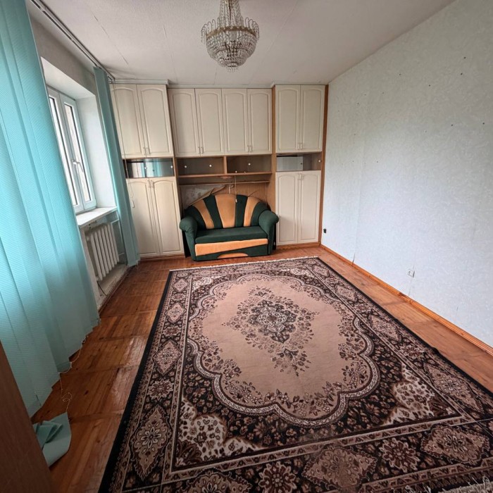 Фото Продам 2- х этажный дом, в г. Луганск, с прекрасным расположением- ул. Дальневосточная (р- н катка Пингвин).