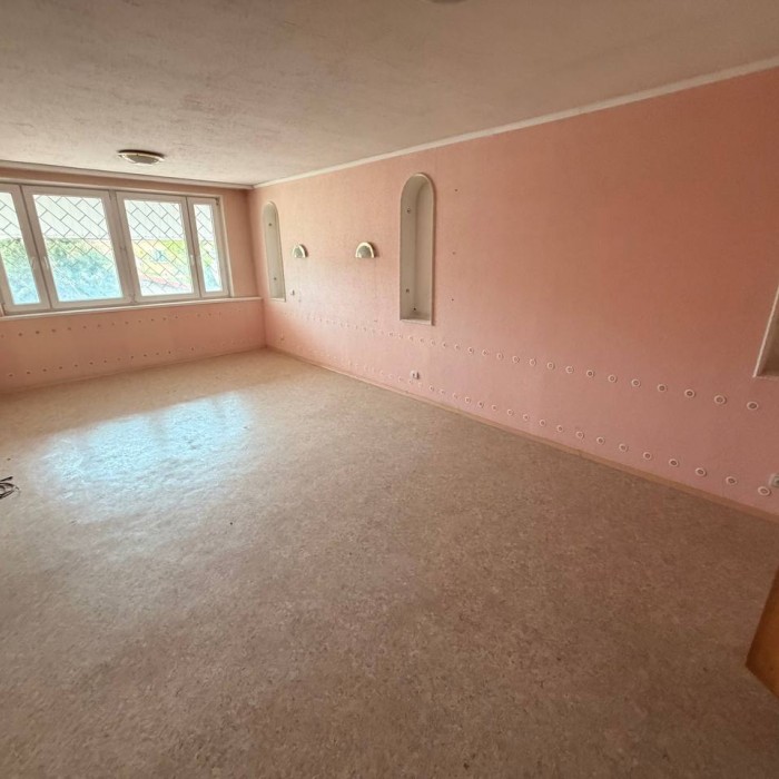 Фото Продам 2- х этажный дом, в г. Луганск, с прекрасным расположением- ул. Дальневосточная (р- н катка Пингвин).