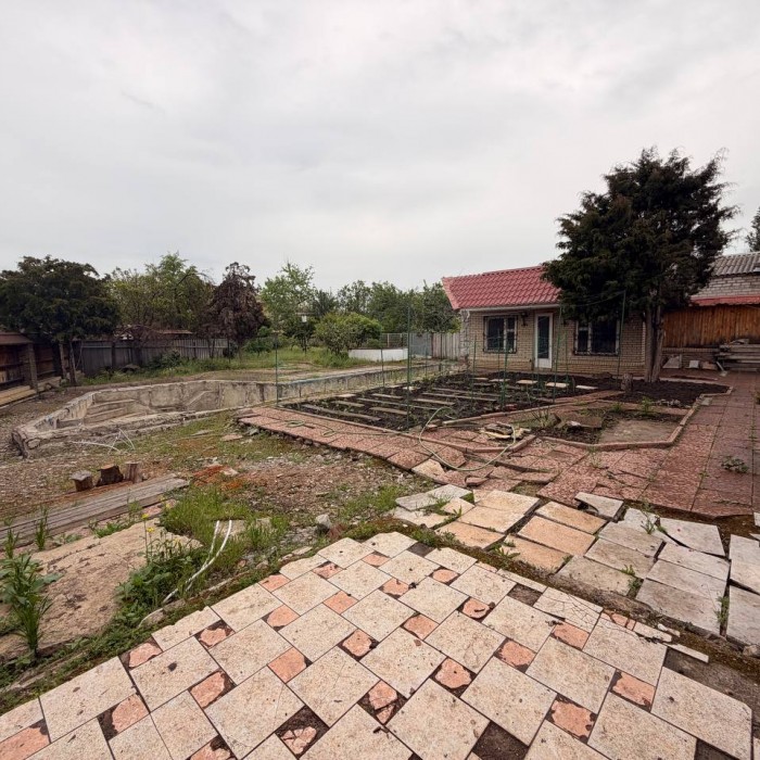 Фото Продам 2- х этажный дом, в г. Луганск, с прекрасным расположением- ул. Дальневосточная (р- н катка Пингвин).