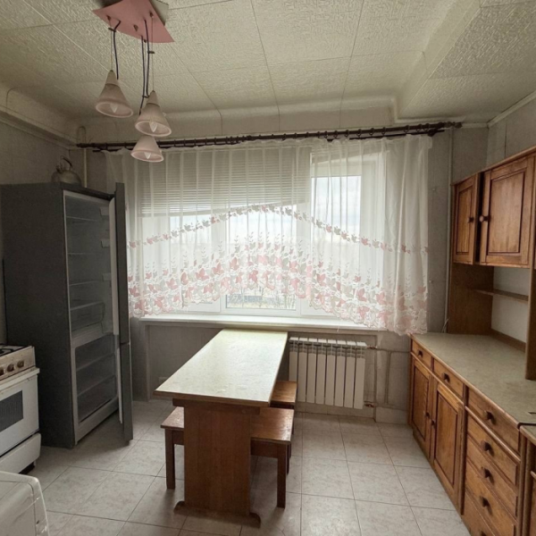 Продам 2к квартиру на кв.Комарова ,6/9эт