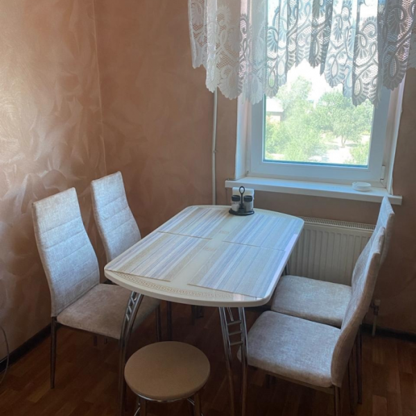 Продам 4х комнатную квартиру, г. Луганск, кв - л Ольховский