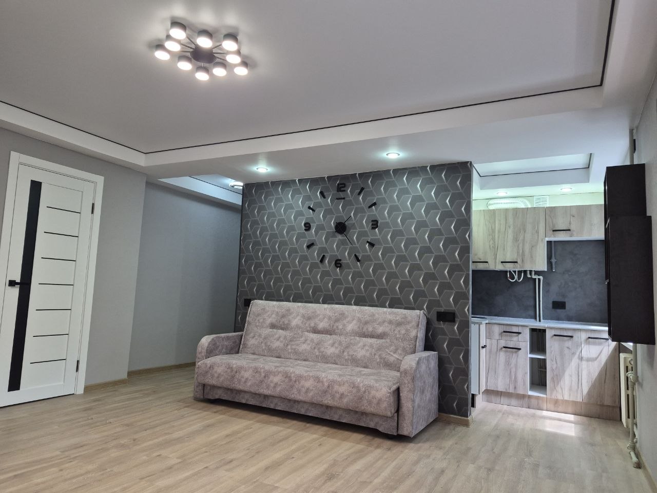 №1135 Продаётся 3 комн. кв-ра, ул. Чапаева. р-н супермаркета “Айсберг”