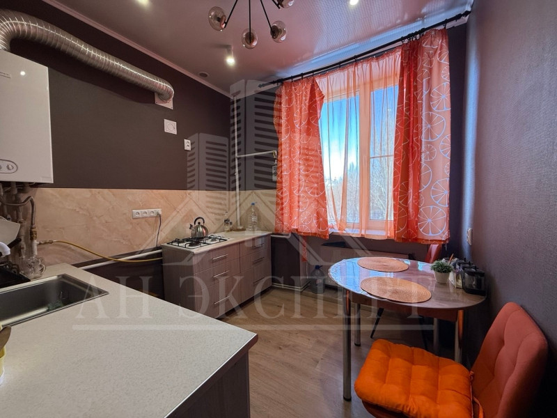 Фото СДАМ 1-КОМНАТНУЮ КВАРТИРУ НА ДЛИТЕЛЬНЫЙ СРОК (Стаханов, ул. Орджоникидзе дом 2)