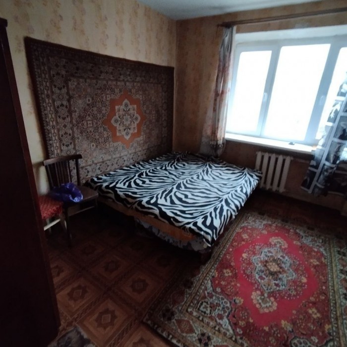 Продам полугостинку на кв. Жукова (р-н ЛГУ им. В. Даля)