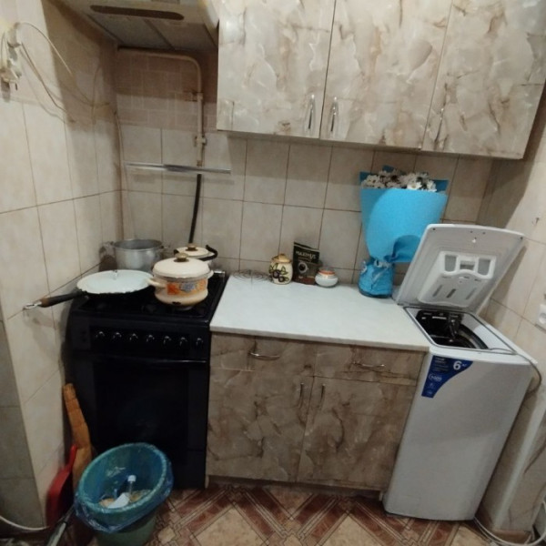 Продам полугостинку на кв. Молодёжном