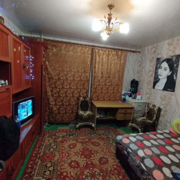 Фото Продам полугостинку на кв. Молодёжном