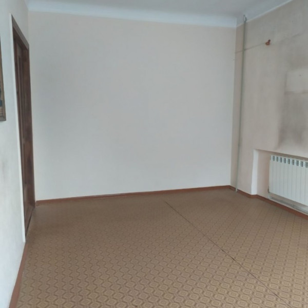 Фото № 6535 Продам 2х комн. квартиру в р-не маг. "Людмила"