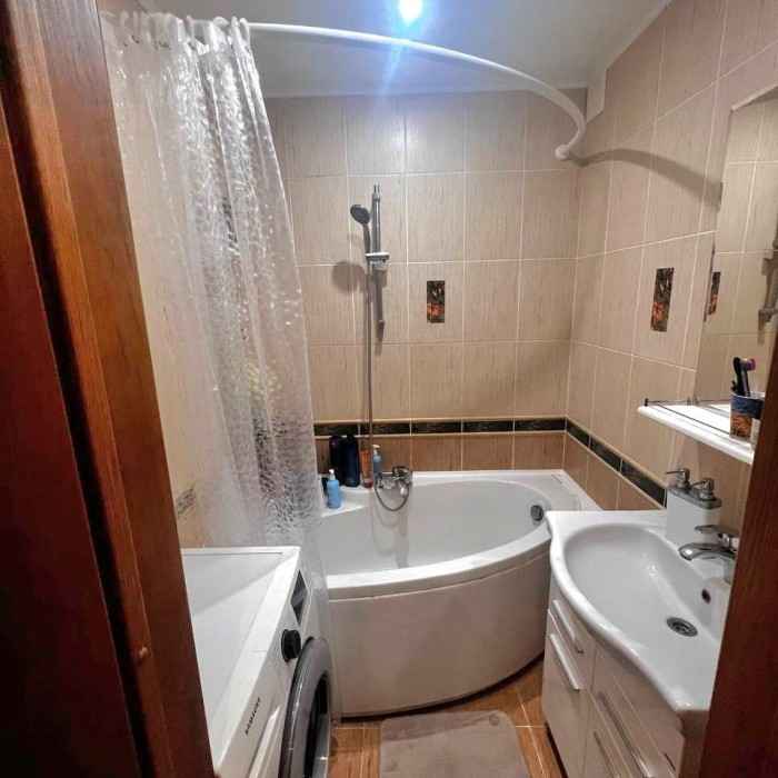 Фото Продам 4-х комн квартиру на кв. Мирный