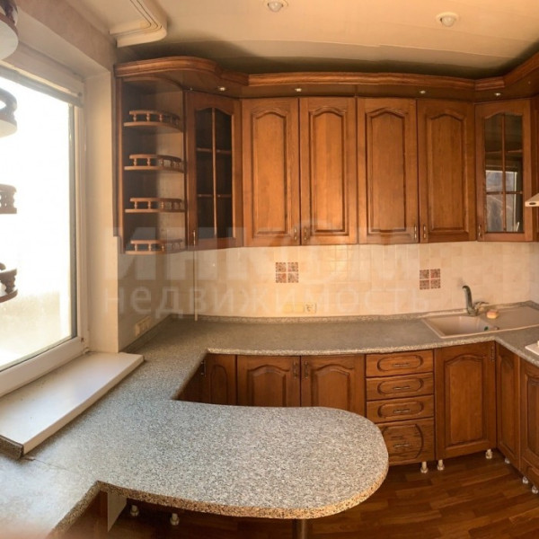 Продам 6-ти комн квартиру в г.Луганск, 1-й Микрорайон