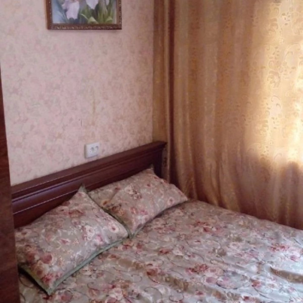 Фото Сдам 2-х ком квартиру на кв Комарова (магазин "Семья")