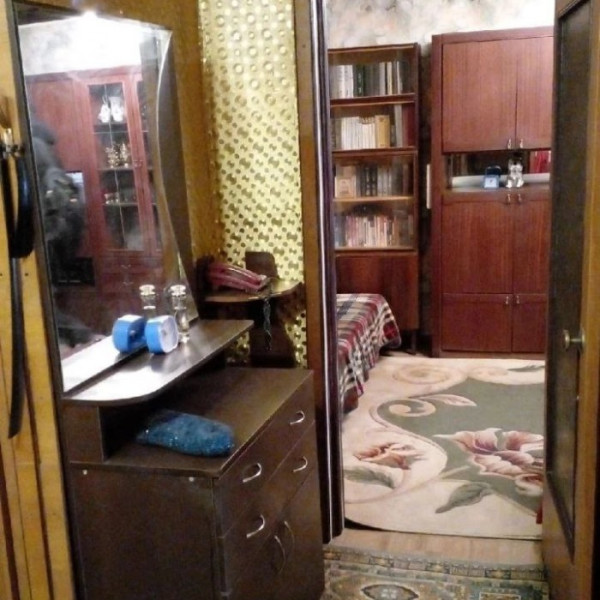 Сдам 2-х ком квартиру на кв Комарова (магазин &amp;quot;Семья&amp;quot;)