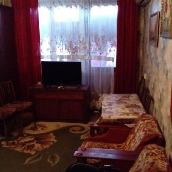 Фото Сдам 2-х ком квартиру на кв Комарова (магазин "Семья")