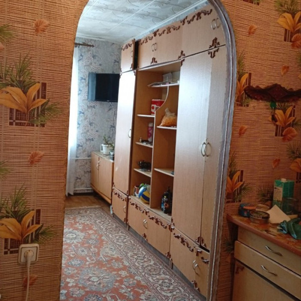 Продам полугостинку на квартале Жукова